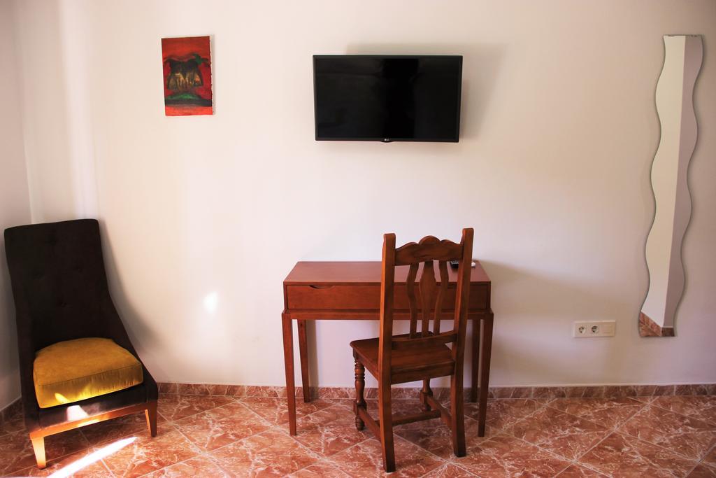Hostal La Zamora Carcabuey Bagian luar foto